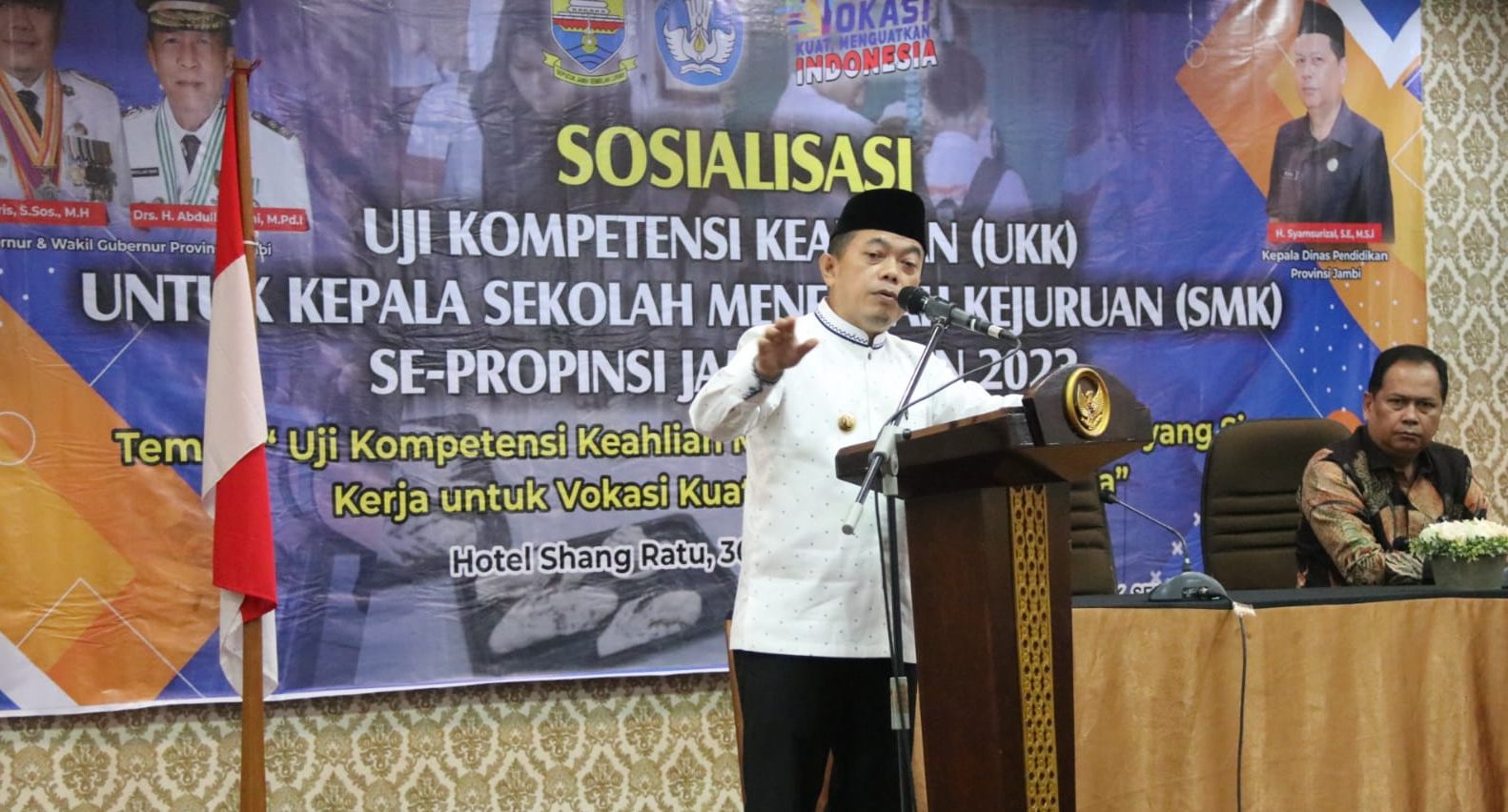 Gubernur Jambi, Al Haris, dalam acara penutupanSosialisasi UKK untuk Kepala SMK se-Provinsi Jambi tahun 2023 di Shang Ratu Hotel Jambi, Minggu, 2 April 2023. 