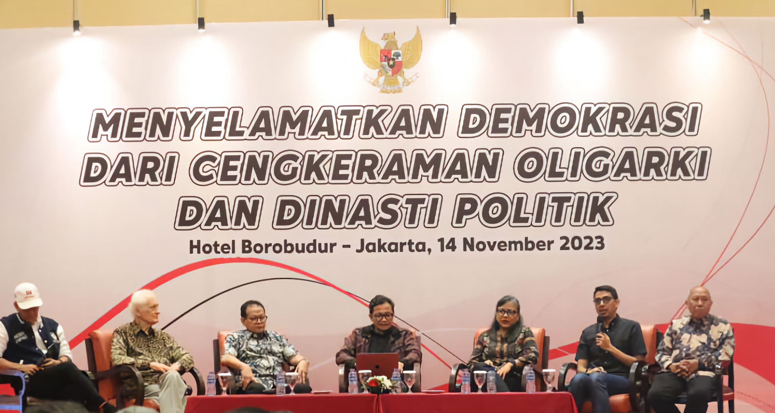 Diskusi bertajuk Menyelamatkan Demokrasi dari Cengkeraman Oligarki dan Dinasti Politik di Hotel Borobudur, Jakarta pada Selasa 14 November 2023.