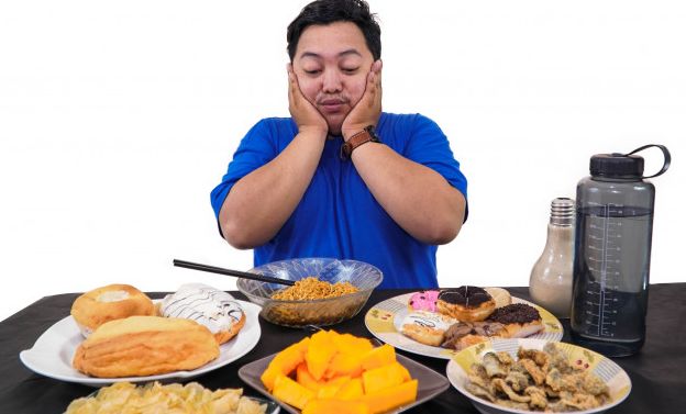 ilustrasi makan sahur.  