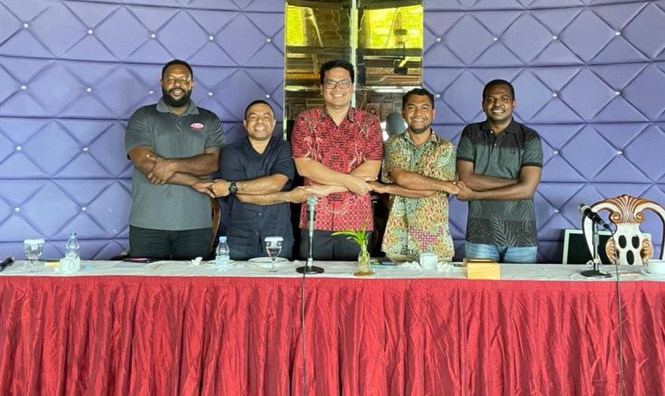 Ketua Pusat Indonesia Youth Diplomacy (IYD), Michael Viktor Sianipar membentuk cabang lokal untuk IYD Tanah Papua. Tampak saat foto bersama.
