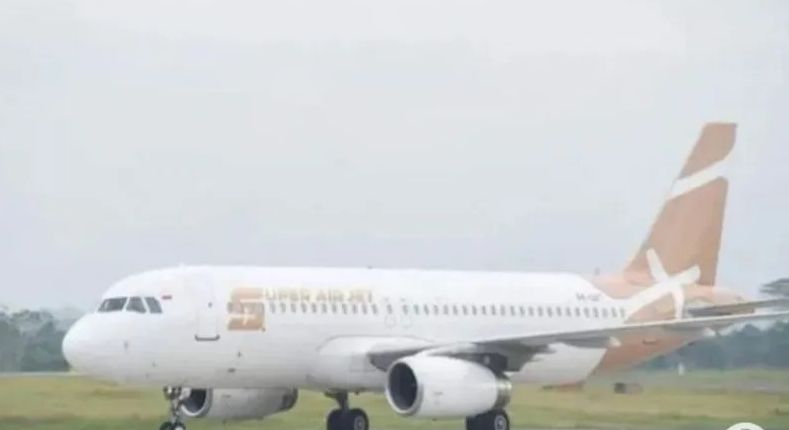 Maskapai Super Air Jet saat tinggal landas di Bandara APT Pranoto Samarinda. 