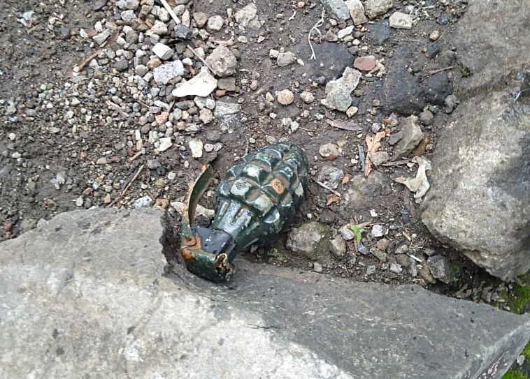 FOTO granat yang ditemukan tim Gober di sungai anak Cikapundung kolot, Maleer, Batununggal, Kota Bandung, Rabu 27 Januari 2021/ 