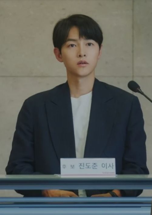 Resmi Song Joong Ki Berkencan dengan Wanita Non Selebriti Asal Inggris yang Diduga sebagai Translatornya
