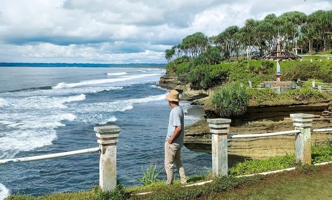 Tak Perlu Jauh Ke Bali Ini 7 Tempat Wisata Pantai Di Pangandaran Miliki Keindahan Bak Pulau 