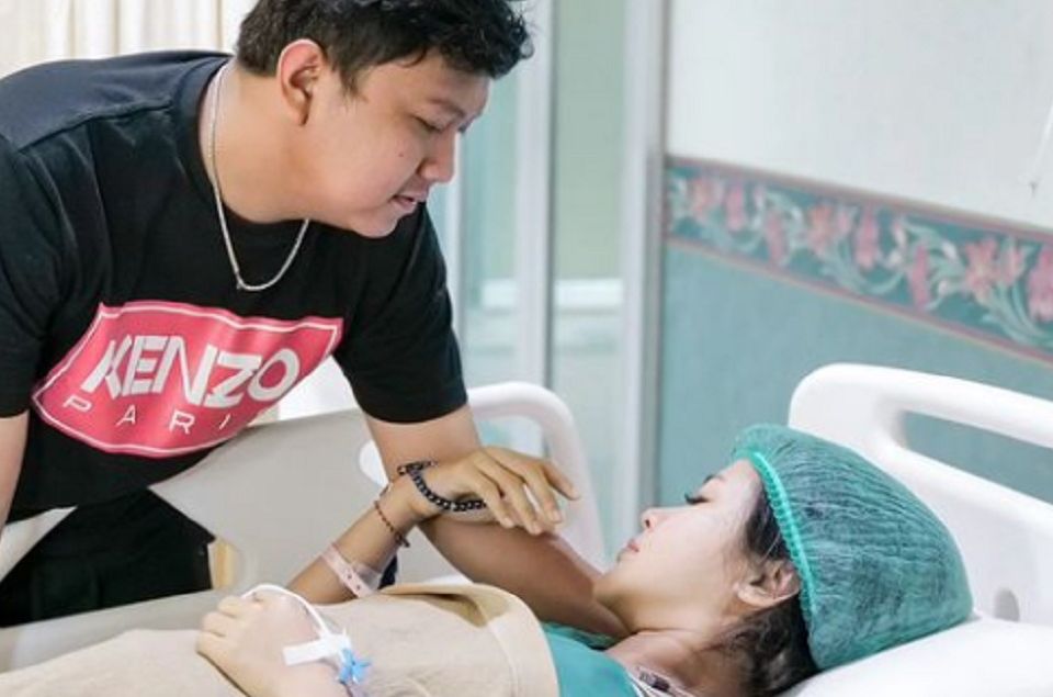 Denny Caknan dan Bella Bonita saat kelahiran anak pertamanya/ Instagram @denny_caknan