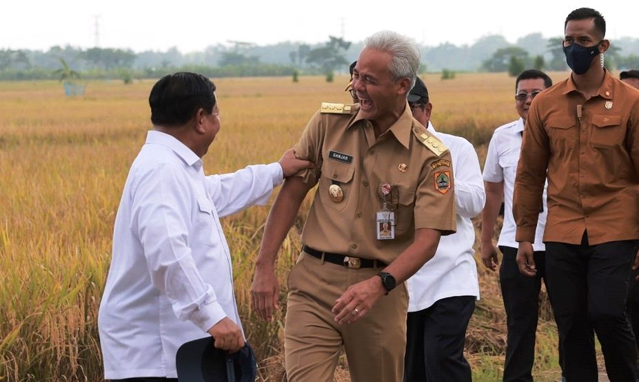 Prabowo Subianto dan Ganjar Pranowo mendampingi Presiden Joko Widodo pada agenda panen raya di Desa Lejer, Kecamatan Ambal, Kebumen, Kamis 9 Maret 2023.