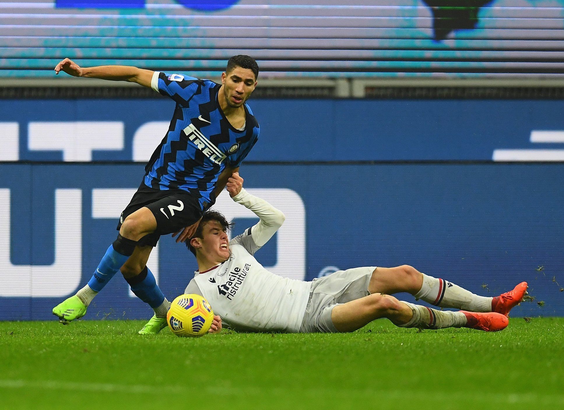 Achraf Hakimi menjadi satu dari 11 pemain kunci Inter Milan dalam meraih juara Serie A 2020-2021.