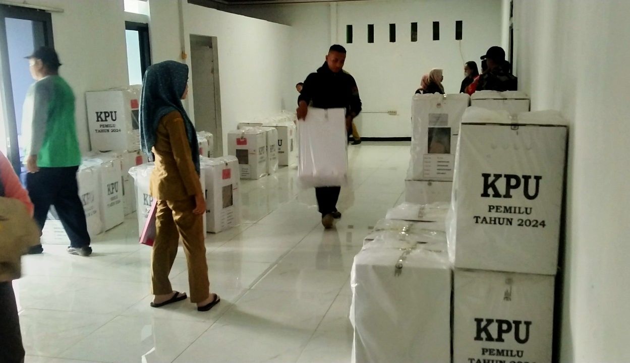 Pendistribusian logistik Pemilu ke Desa-desa di Kabupaten Bogor 