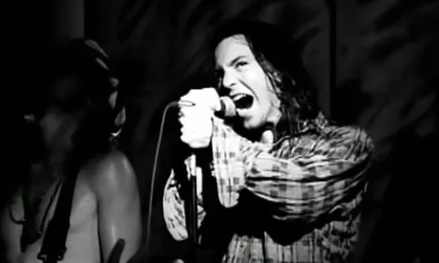 Lirik Lagu Pearl Jam - Alive, Lengkap dengan Terjemahan, “Oh I, oh, I’m still alive”