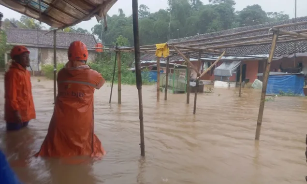 Sungai Ciseupan Meluap, Belasan Rumah Warga Kota Sukabumi Diterjang Banjir Limpasan