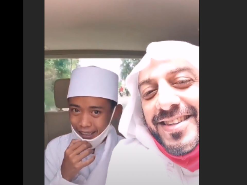 Akbar Pemulung Ngaji Al Qur An Yang Viral Diangkat Anak Syekh Ali Jaber Pikiran Rakyat Com