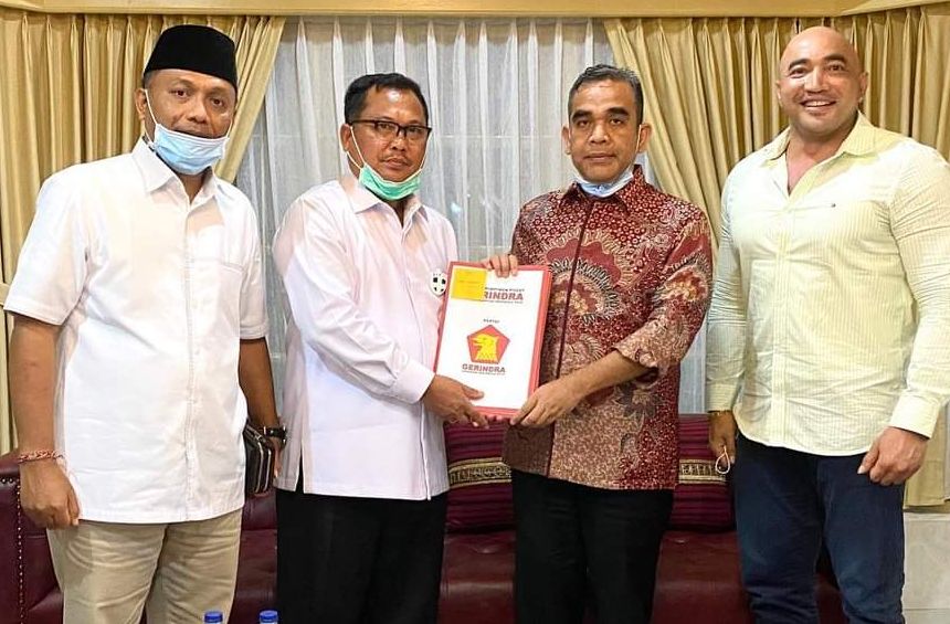 Sekjen DPP Gerindra, Ahmad Muzani mewakili Ketua Umum DPP Gerindra, Prabowo Subianto menyerahkan rekomendasi bagi enam Pilkada Serentak di Bali, Senin 31 Agustus 2020 malam