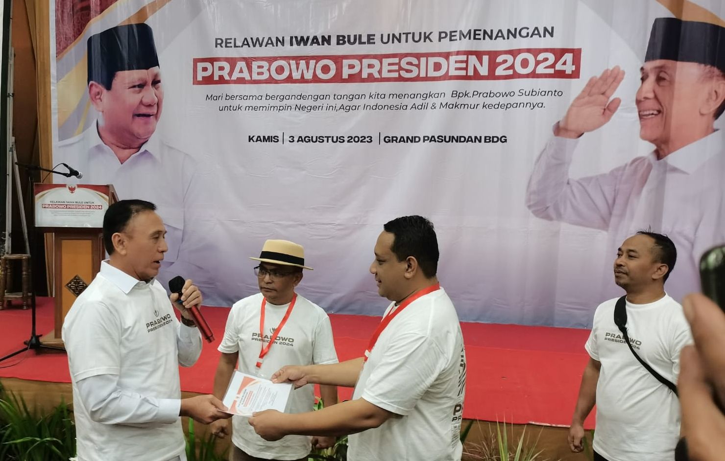 Mochamad Iriawan memimpin konsolidasi Relawan Iwan Bule untuk pemenangan Prabowo Presiden RI 2024, di Hotel Grand Pasundan, Kota Bandung, Kamis, 3 Agustus 2023./Lucky M Lukman/Galamedianews