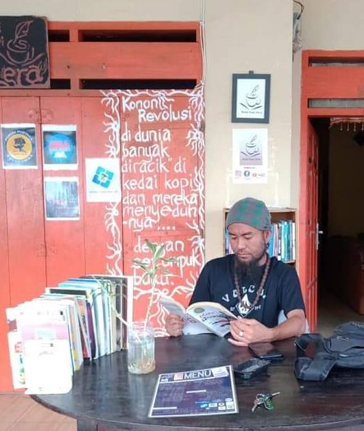 Sri Puswandi di Kedai Kopi Litera