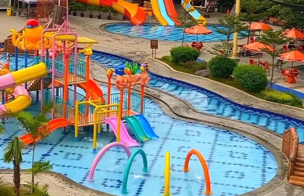 Tempat main bersama keluarga Margacinta Park memiliki fasilitas rekreasi dan bermain anak yang populer, terletakdi sekitar Masjid Al Jabbar