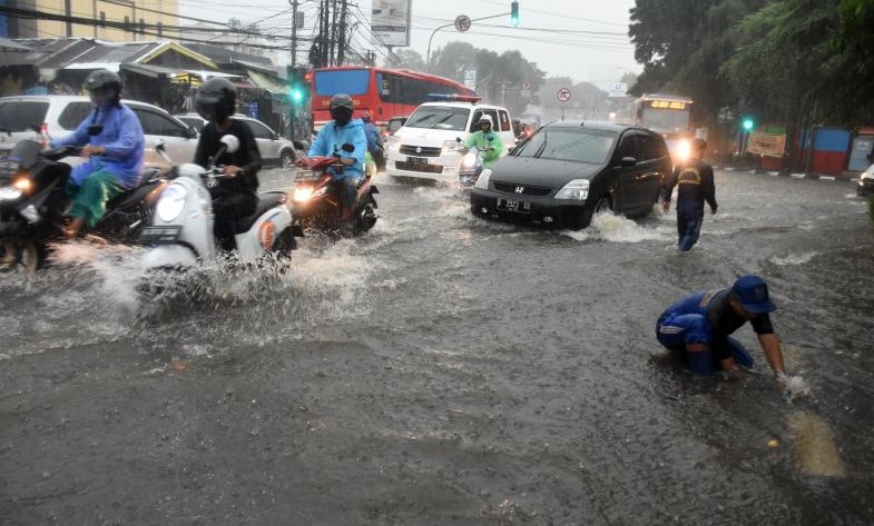 Banjir Jakarta Hari Ini Warga Diimbau Waspadai Area Pintu Air Angke Hulu Yang Masuki Level Siaga Ii Pikiran Rakyat Depok