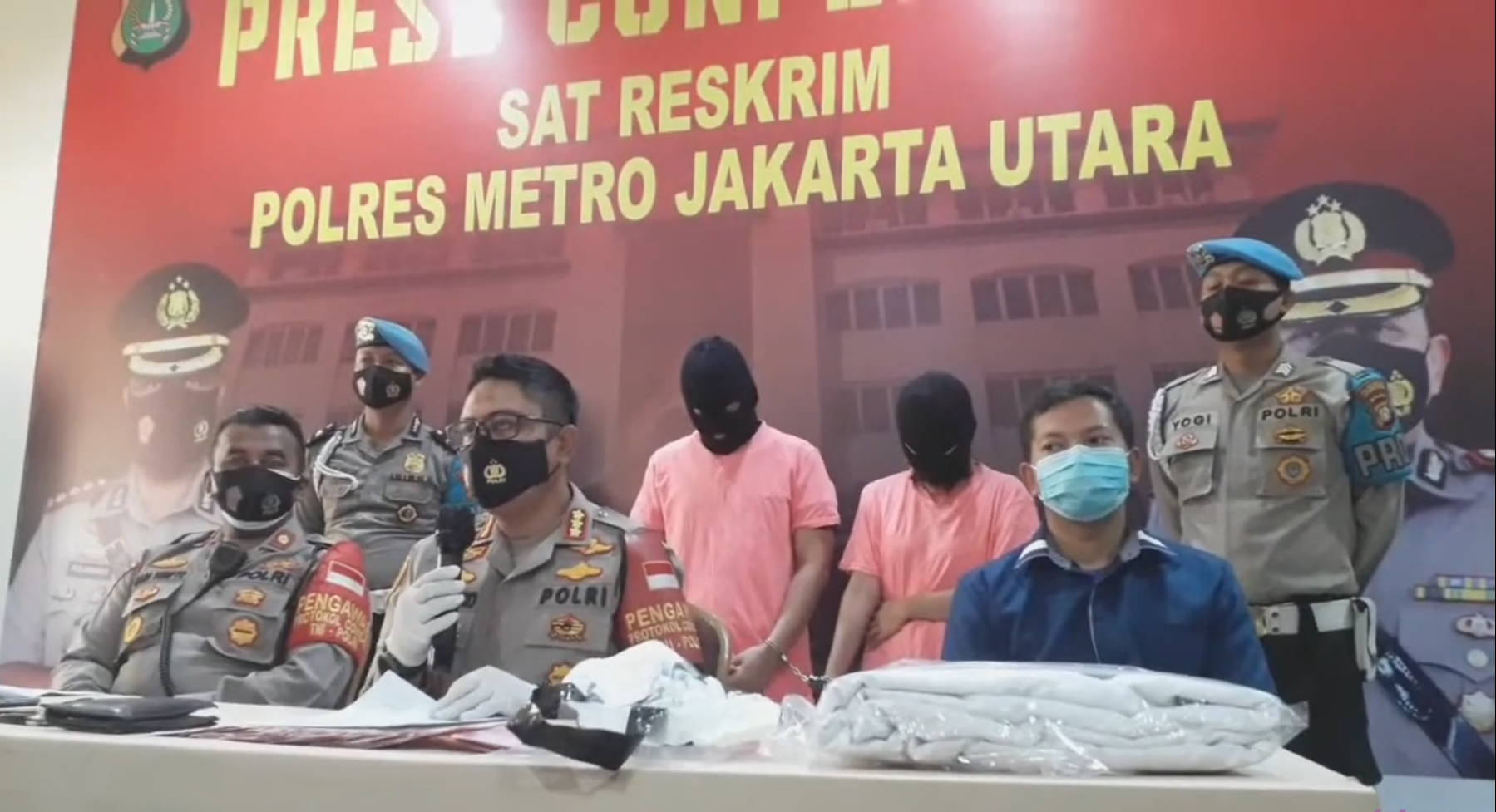 Konfirmasi pers oleh Polres Metro Jakarta Utara terkait kasus prostitusi online yang libatkan dua artis. 