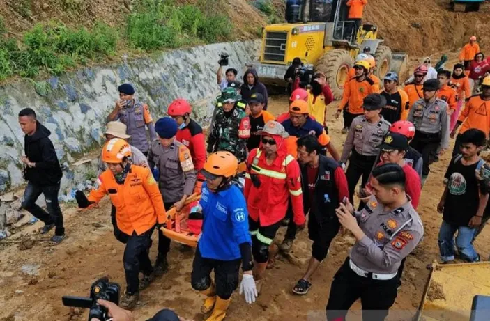 23 Orang Tertimbun Longsor Di Luwu Sulawesi Selatan, 5 Diantaranya ...