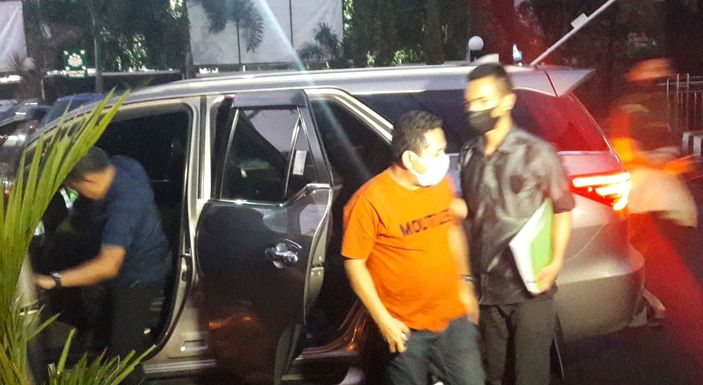 Buron kasus maling uang rakyat (korupsi) tertangkap.