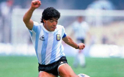 Diego Maradona Meninggal Dunia