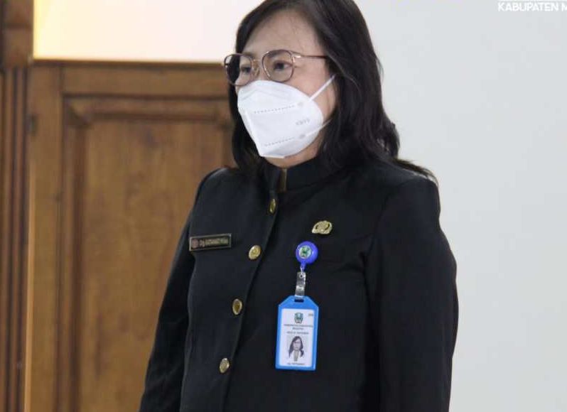 Dokter Gigi Ratnawati saat pengambilan sumpah dan jabatan sebagai Direktur RSUD Sayidiman Magetan