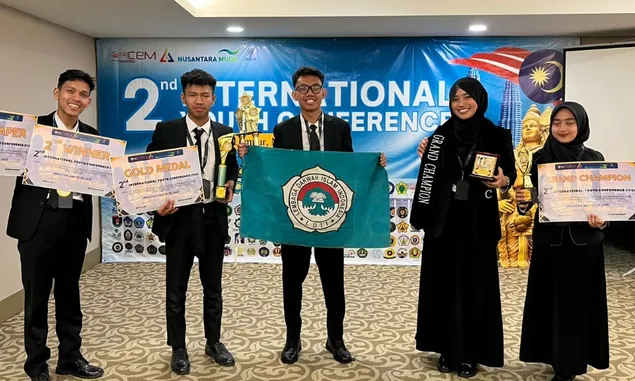 Tim PPM Al Hikmah Raih Juara Umum di 2nd International Youth Conference 2025 Malaysia