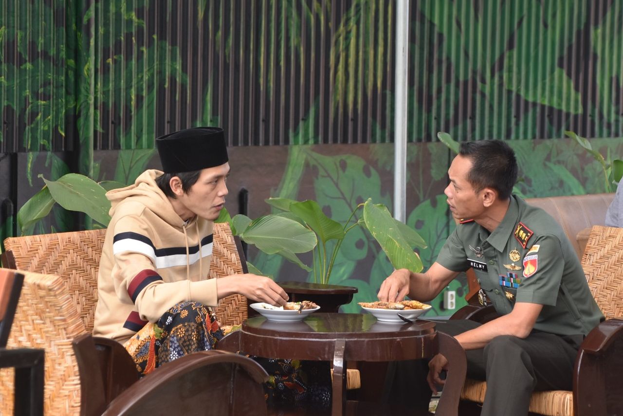 Komandan Kodim 0707/Wonosobo bertemu dengan Gus Iqdam pengasuh Majelis Taklim Sabilu Taubah. Pendim 0707