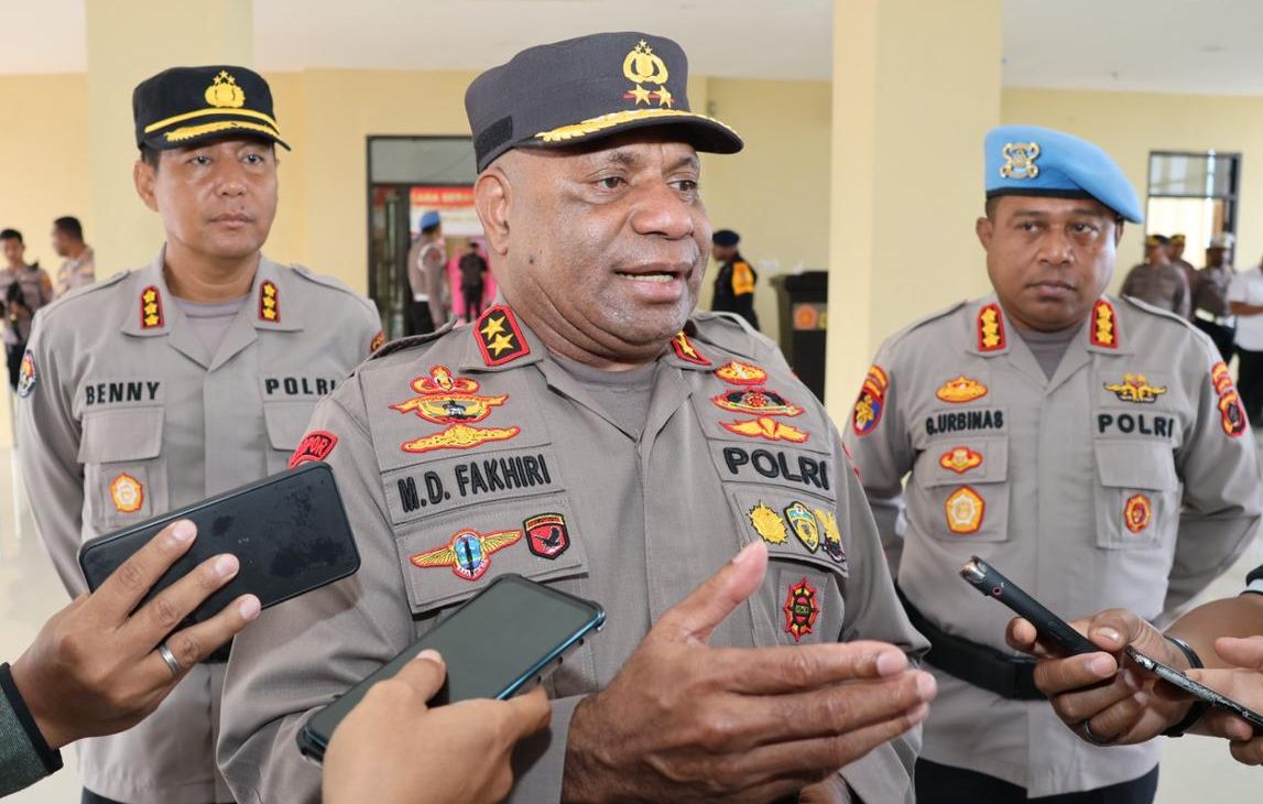 Papua Irjen Pol. Mathius D. Fakhiri mengimbau kepada masyarakat untuk tak lagi senjata tajam (sajam) dalam Kota Wamena 
