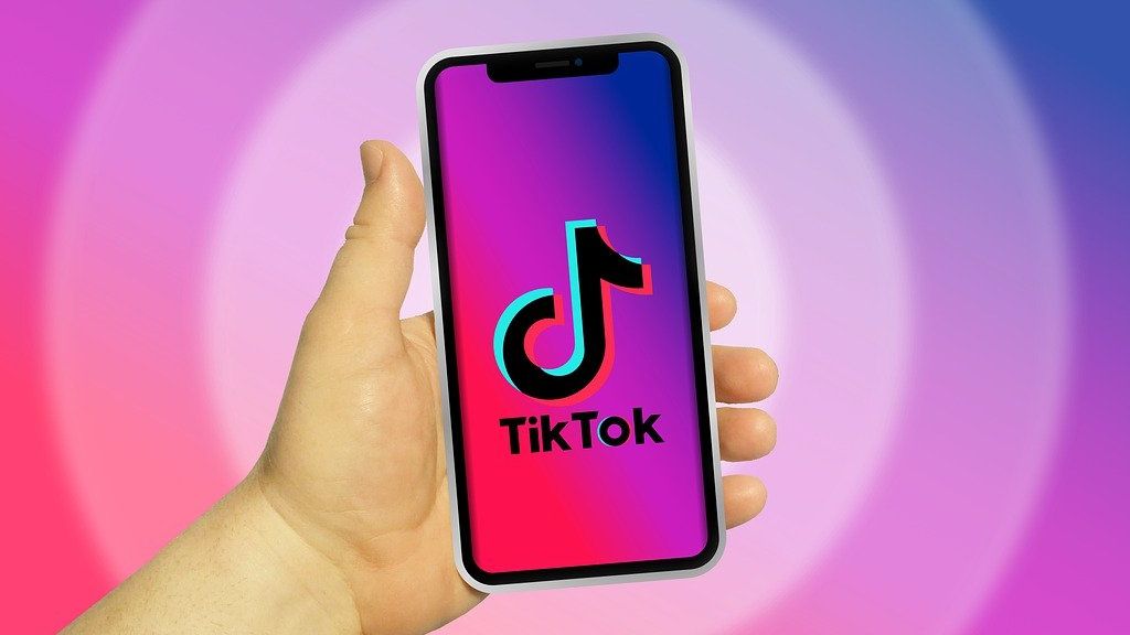 Ilustrasi - Link main emoji mix yang lagi viral banget di TikTok dan cara download dari Tikoalu dan Tikolunet.
