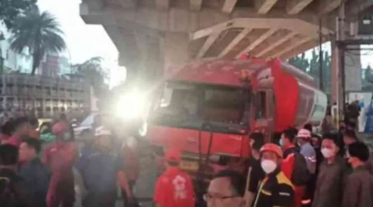 Kronologi Kecelakaan Cibubur, 11 Orang Tewas, Sopir Dan Kernet Truk ...