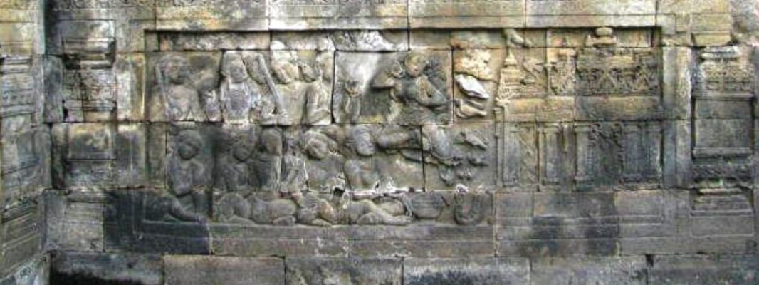 Relief kisah cinta dua dunia antara pangeran Sudhana dan Manohara, bidadari cantik mempesona pada dinding Candi Borobudur