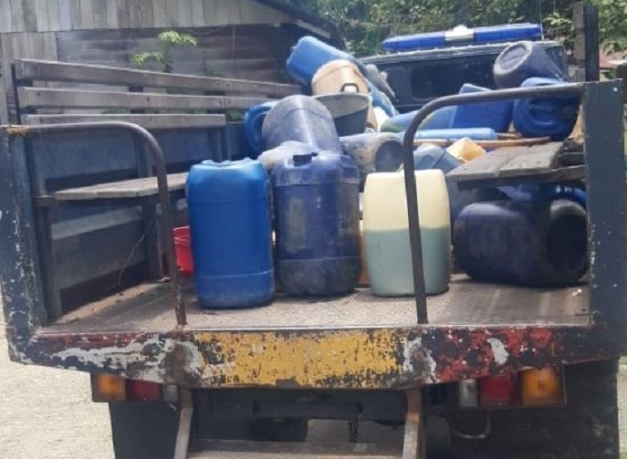 Suasana BBM bersubsidi yang disita dari enam oknum sopir di Nabire 