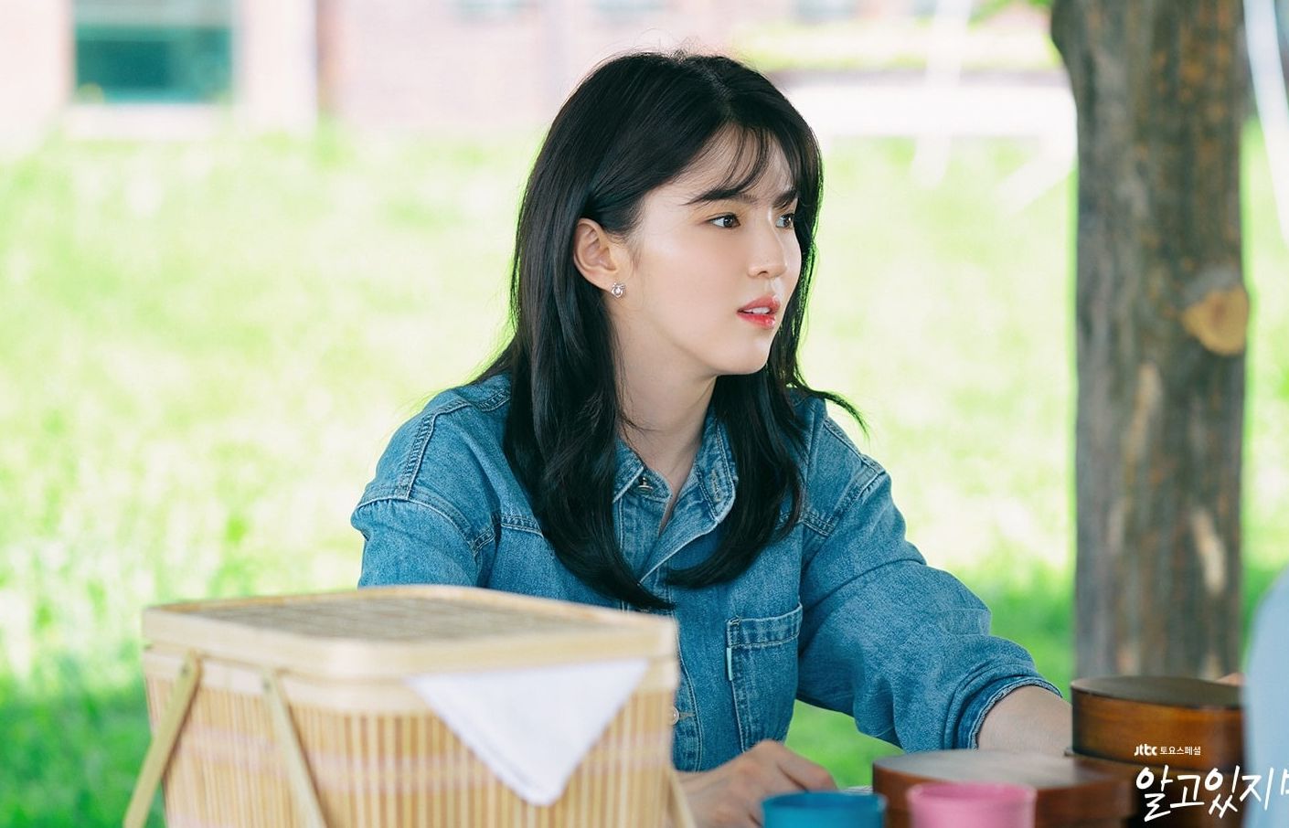 Han So Hee sebagai Yoo Na Bi di drama Korea Nevertheless.