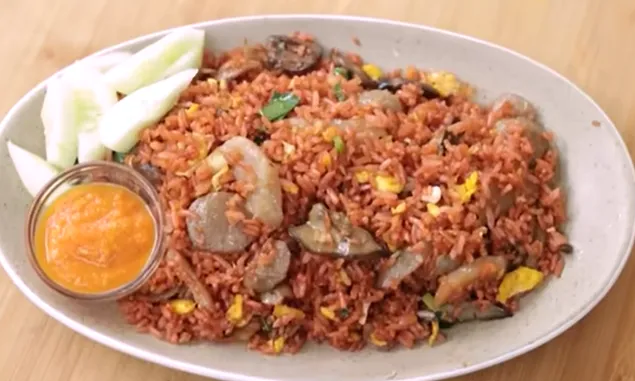 Nasi Goreng Merah ala Makasar dari Chef Devina Hermawan: Sensasi Gurih yang Menggugah Selera!