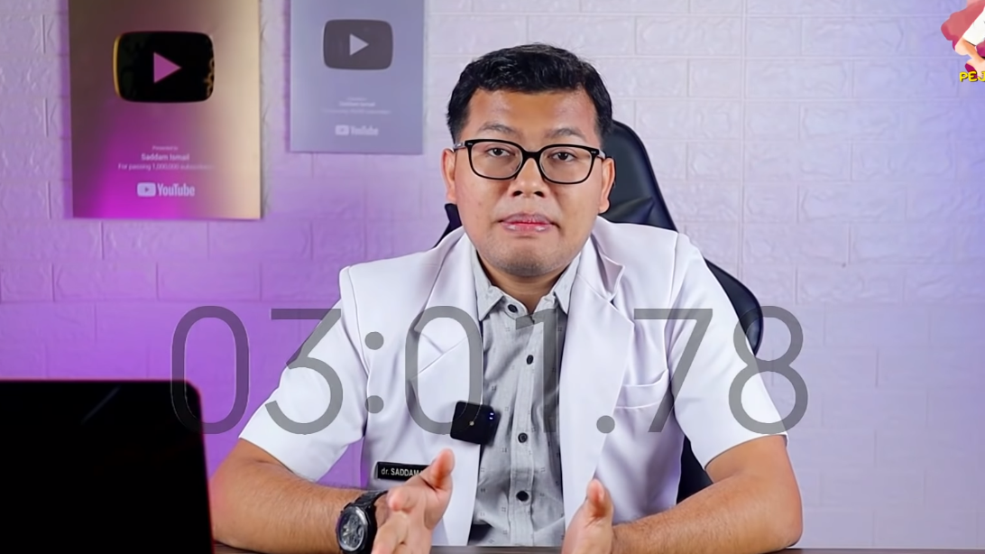 dr. Saddam Ismail mengatakan, gula dan 7 jenis makanan berikut ini menjadi pemicu wajah menjadi gampang terkena jerawat, segera kurangi. 