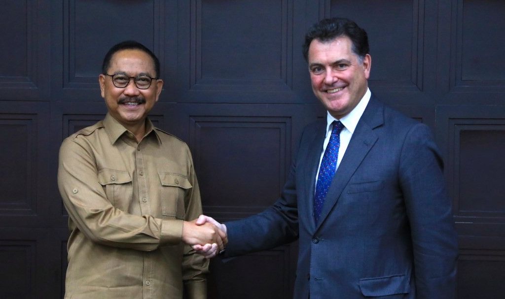 Kepala Otorita IKN Bambang Susantono (kiri) bersama The Lord Mayor of the City of London Vincent Keaveny (kanan) bertemu di Kantor Sekretariat Negara, Senin, 27 Juni 2022