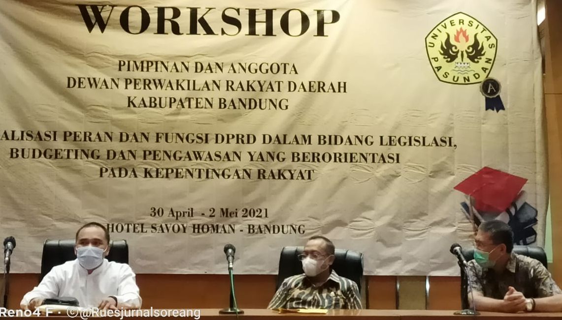 Kejari Kabupaten Bandung saat menjadi narasumber workshop.