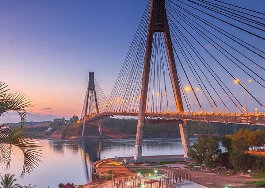 Jembatan Barelang, ikon Kota Batam yang banyak menarik kunjungan wisatawan.