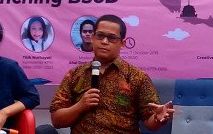 PENGAMAT politik dari Universitas Padjadjaran, Muradi (tengah) berbicara dalam diskusi politik di Second House, Collaboration & Creative Spaces, Jalan Tubagus Ismail, Kota Bandung, Senin, 7 Oktober 2019 sore.*/HENDRO SUSILO HUSODO/PR