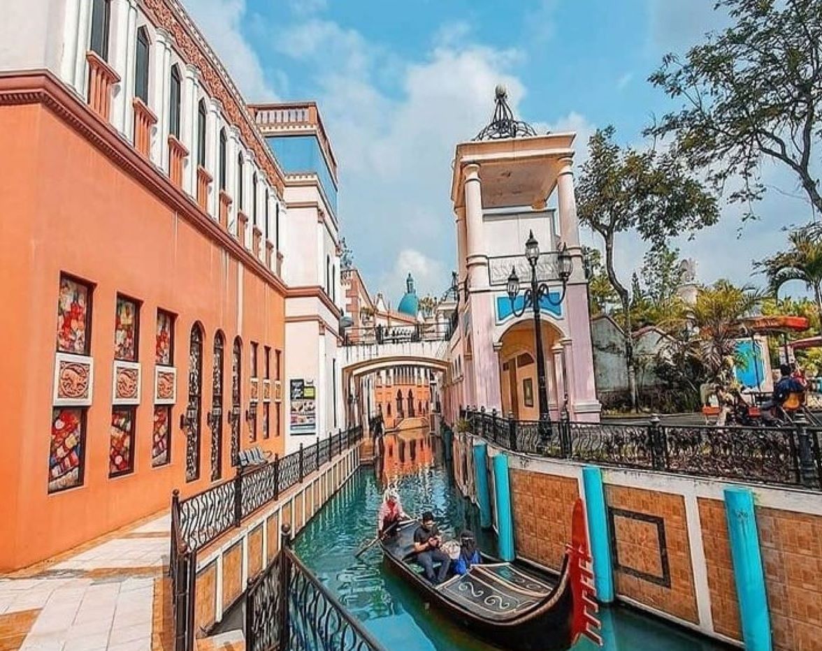 Tak perlu ke Italia, rasakan pesonan Little Venice Kota Bunga di Cianjur, destinasi wisata akhir pekan bersama keluarga.