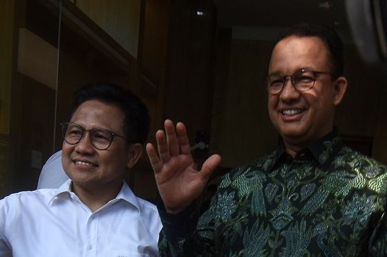 Ketua Umum Partai Kebangkitan Bangsa (PKB) yang juga bacawapres Muhaimin Iskandar (kiri) bersama bakal calon presiden Koalisi Perubahan Anies Baswedan (kanan).