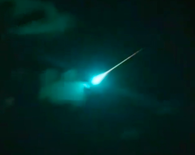 Tangkapan layar video hhujan meteor 6 Oktober 2020 di atas langit Monterrey, Meksiko.
