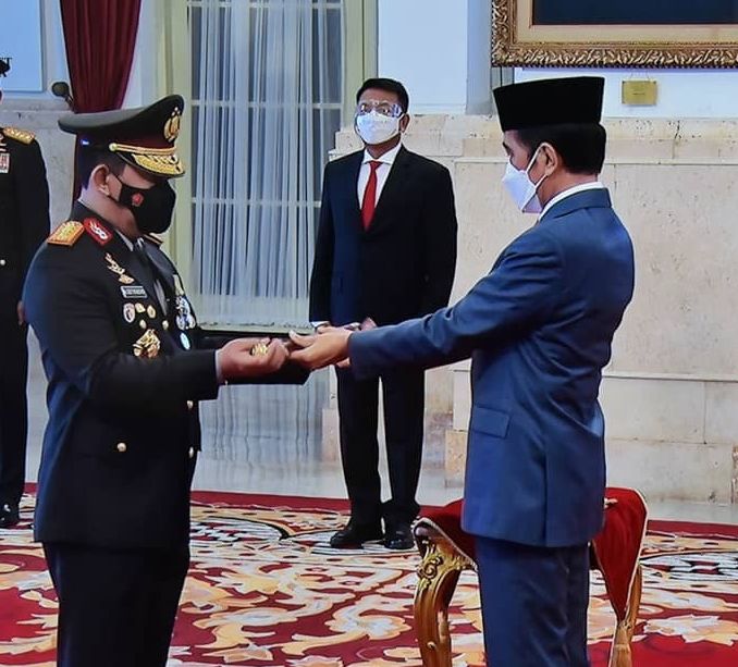 Presiden Joko Widodo melantik Jenderal Polisi Listyo Sigit Prabowo sebagai Kapolri/Instagram/@ispresiden