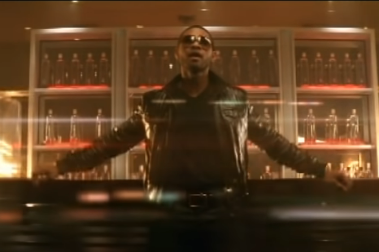 Lirik Lagu Love in This Club - Usher Ft Young Jeezy yang Tetap Hits dan