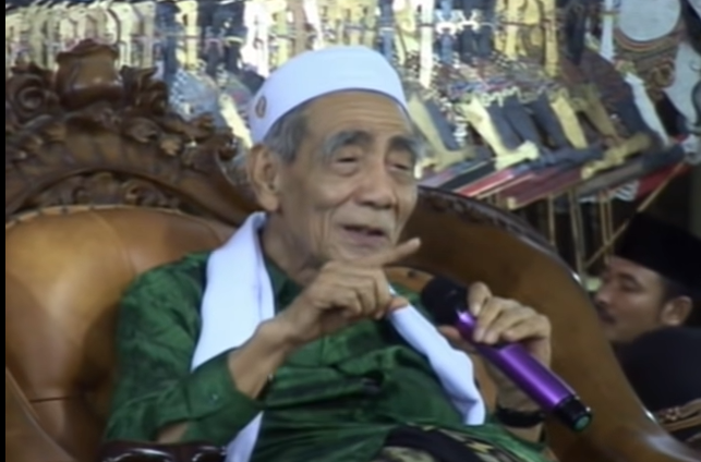 Mbah Moen atau KH Maimoen Zubair mengijazahkan sejumlah amalan harian mduha dilakukan agar rezeki melimpah hingga niscaya kaya raya