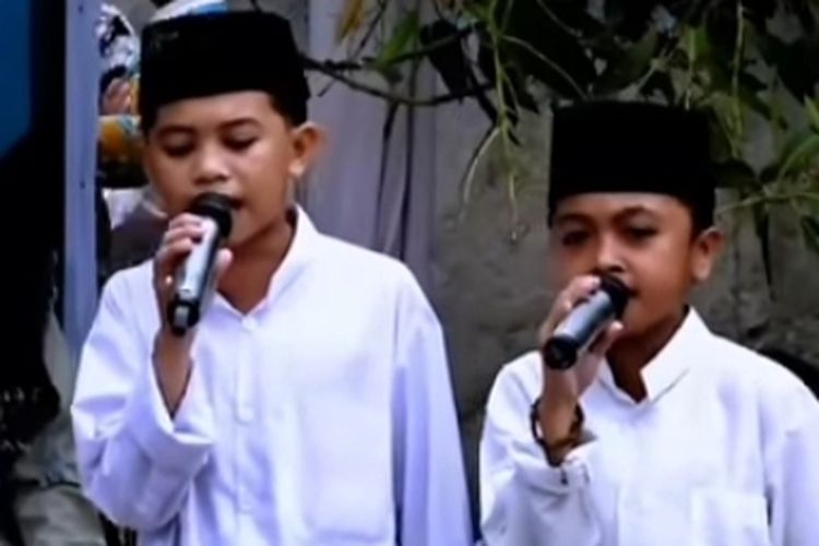 TERBARU 2022: Lirik Sholawat Lagu Tiara Teks Lirik Latin Lengkap Bahasa