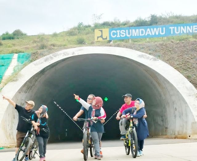 Terowongan Tol Cisumdawu jadi ajang berfoto ria sebelum digunakan
