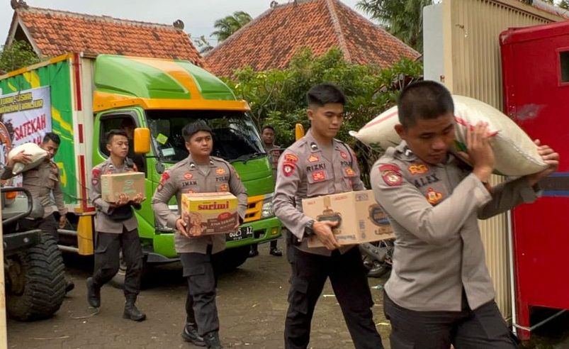 Bantuan Polres Subang untuk korban gempa Cianjur.