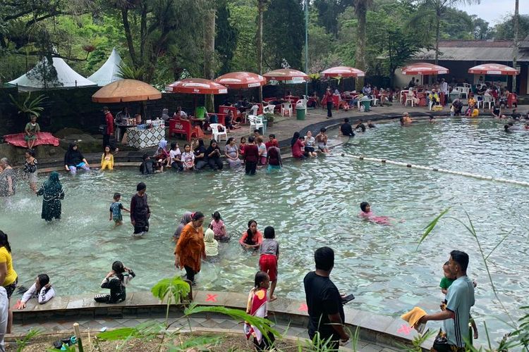 Obyek Wisata Sari Ater Subang H+3 Lebaran 2021 di Serbu