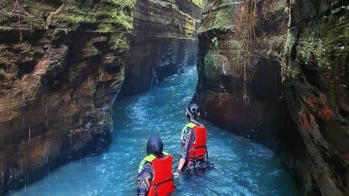 Pungli di Curug Putri Carita Banten, Pengunjung Habiskan Rp500 Ribu Lebih Hanya untuk Masuk Kawasan